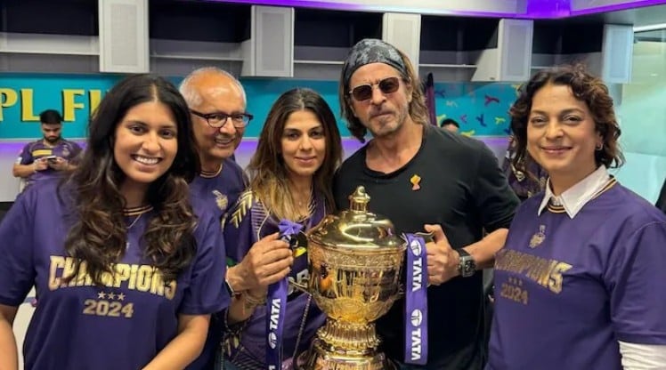Kolkata Knight Riders – Shah Rukh Khan, Juhi Chawla Kolkata Knight Riders – Shah Rukh Khan, Juhi Chawla